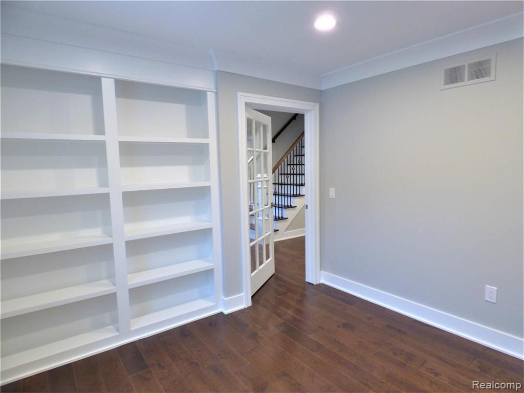 660 Ten Point Drive Rochester Hills, MI 48309 - Photo 13 of 31