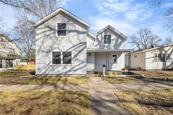 $272,500 | 325 South Elm Street, Ottawa, KS 66067