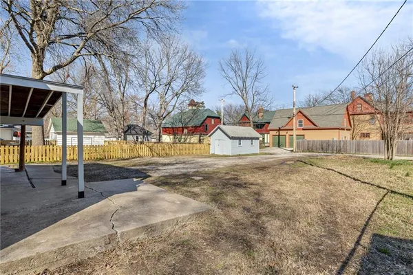 $272,500 | 325 South Elm Street, Ottawa, KS 66067
