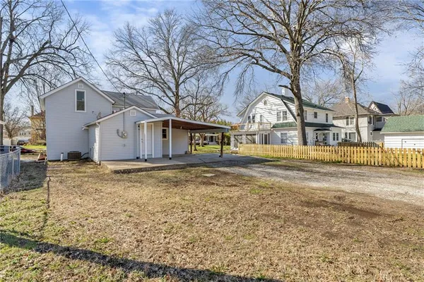 $272,500 | 325 South Elm Street, Ottawa, KS 66067