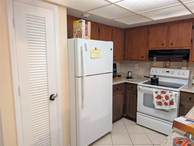 a view of a room & utility room