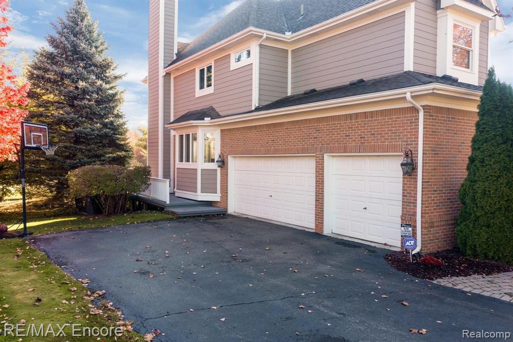 6851 Oakhurst Ridge Road Clarkston, MI 48348 - Photo 6 of 36 Gallery Image 6