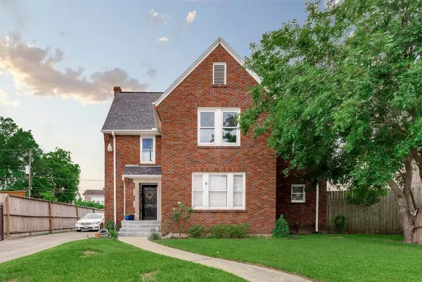 $2,299 | 2208 Blodgett Street, Unit 1, Houston, TX 77004