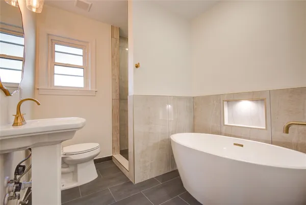 $2,299 | 2208 Blodgett Street, Unit 1, Houston, TX 77004