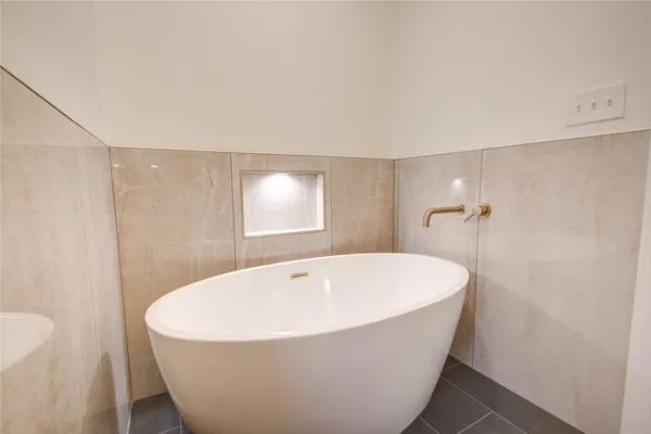 $2,399 | 2208 Blodgett Street, Unit 1, Houston, TX 77004