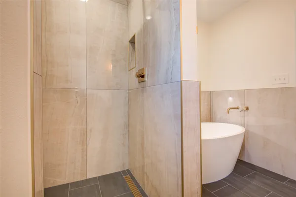 $2,399 | 2208 Blodgett Street, Unit 1, Houston, TX 77004