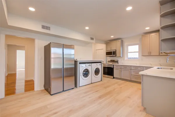 $2,399 | 2208 Blodgett Street, Unit 1, Houston, TX 77004