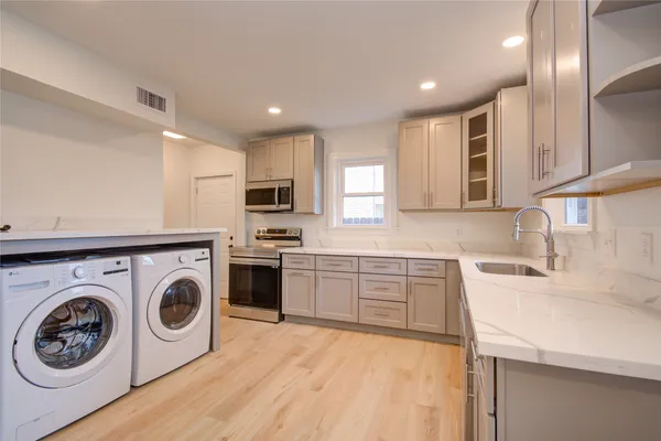 $2,399 | 2208 Blodgett Street, Unit 1, Houston, TX 77004