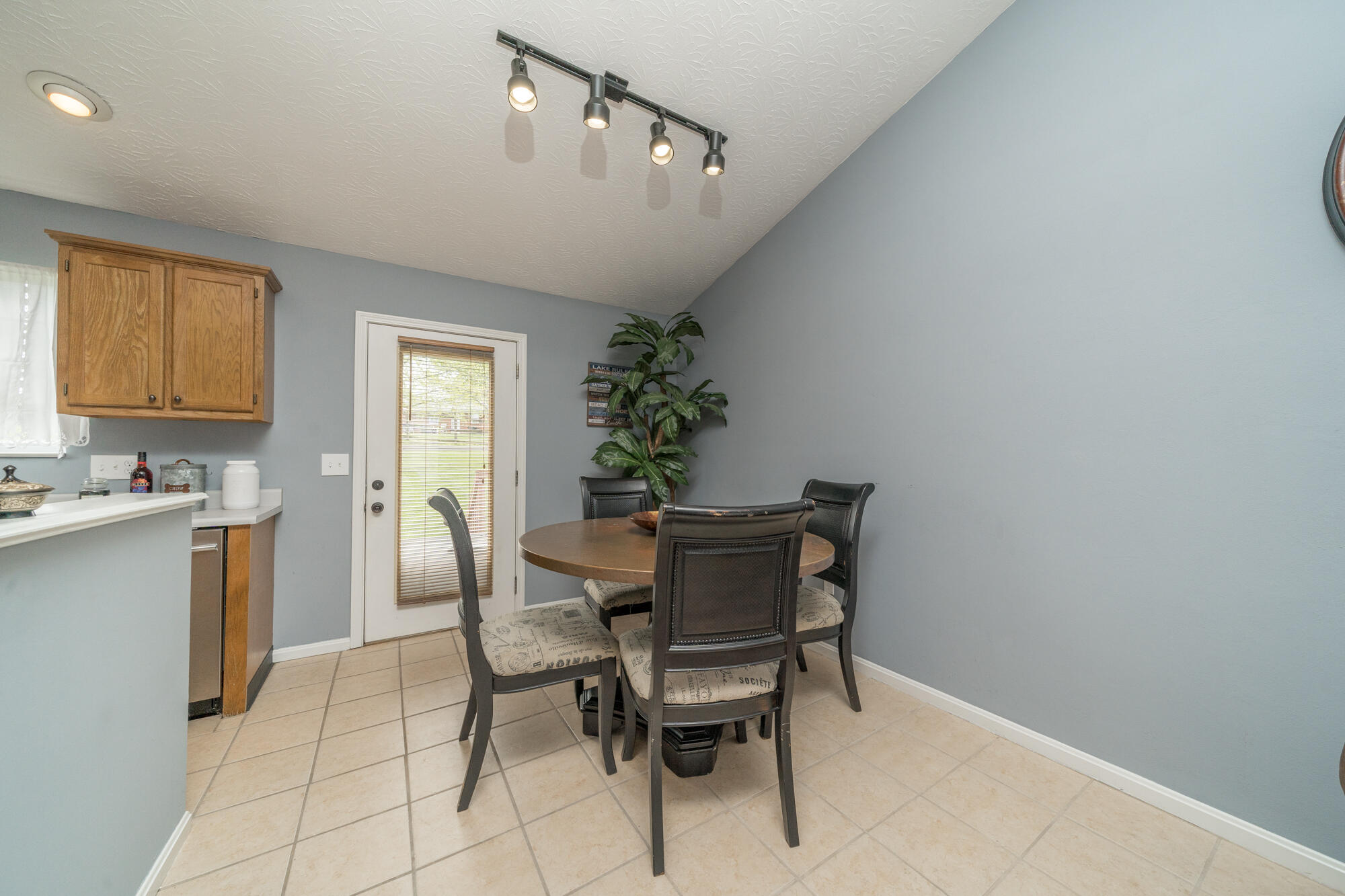 206 Redwood Drive Dry Ridge, KY 41035 - Photo 11 of 32