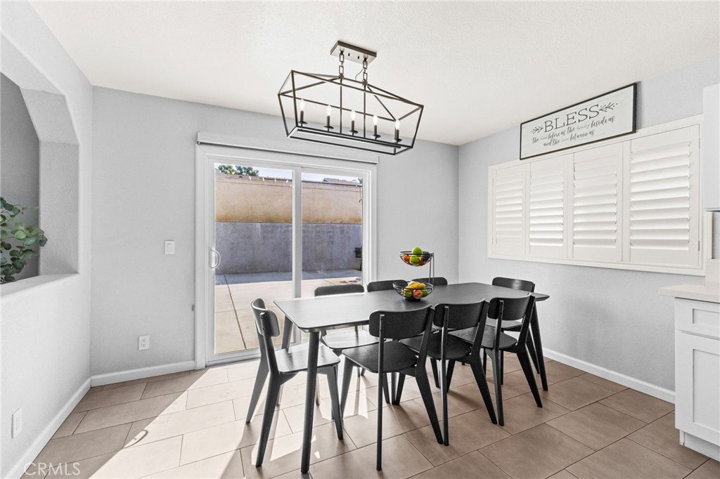 823 Pathfinder Way Corona, CA 92878 - Photo 15 of 59 a view of a dining room with furniture and window