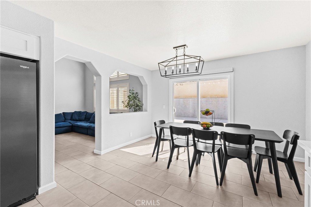 823 Pathfinder Way Corona, CA 92878 - Photo 22 of 59 a view of a dining room with furniture