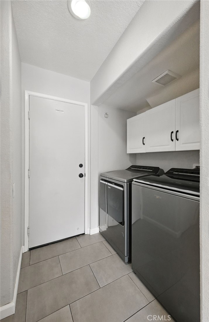 823 Pathfinder Way Corona, CA 92878 - Photo 25 of 59 a utility room with washer and dryer