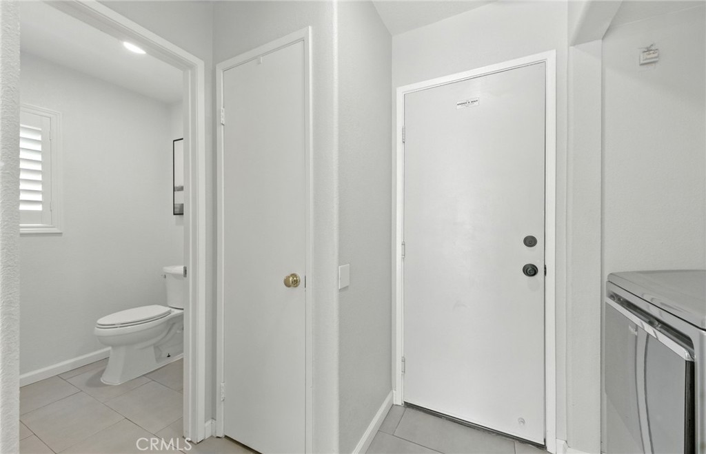 823 Pathfinder Way Corona, CA 92878 - Photo 26 of 59 a bathroom with a toilet a sink and shower