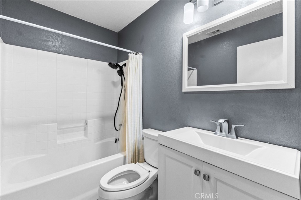 823 Pathfinder Way Corona, CA 92878 - Photo 36 of 59 a bathroom with a sink a toilet and shower