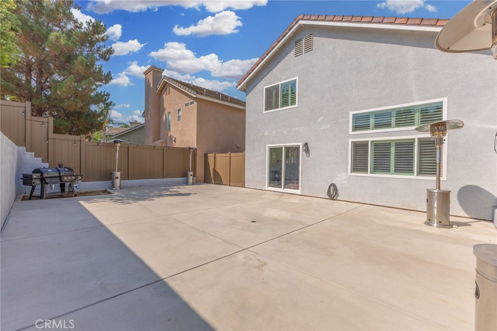 823 Pathfinder Way Corona, CA 92878 - Photo 40 of 59 a backyard of a house