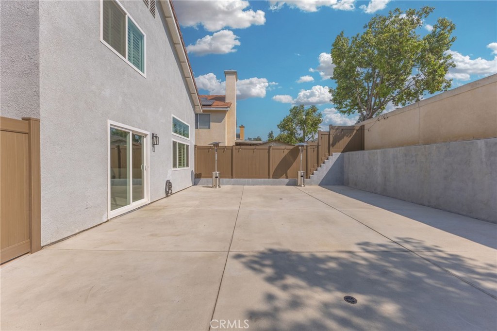 823 Pathfinder Way Corona, CA 92878 - Photo 43 of 59 a view of backyard and parking