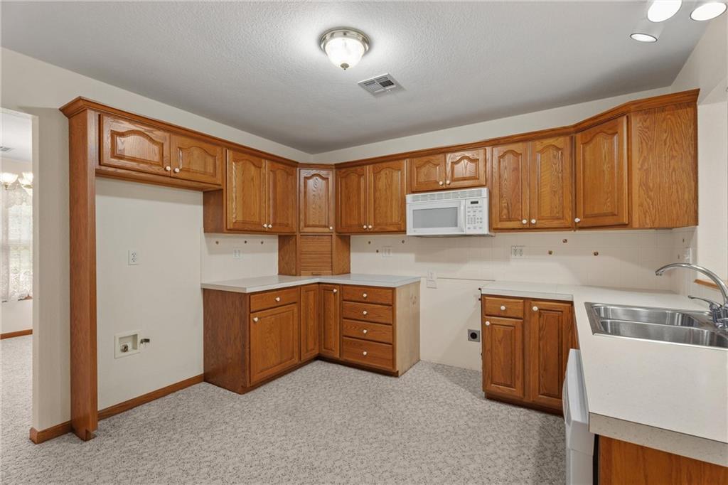 1006 South Ridgeway Street Caney, KS 67333 - Photo 4 of 29