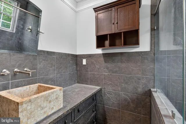 a view of a house with a yard and plants