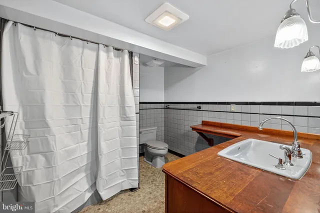 $1,100,000 | 45545 Lakeside Drive, Sterling, VA 20165