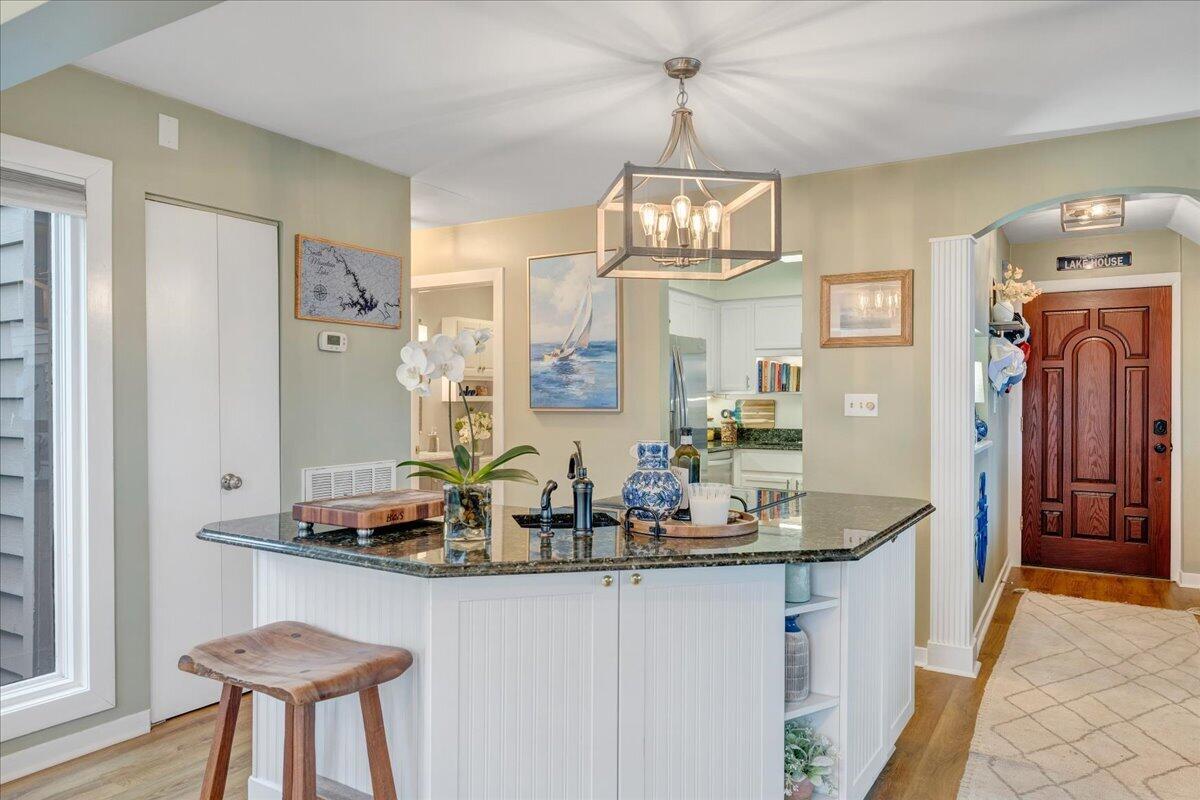 897 Ashmeade Road Moneta, VA 24121 - Photo 38 of 156 Kitchen