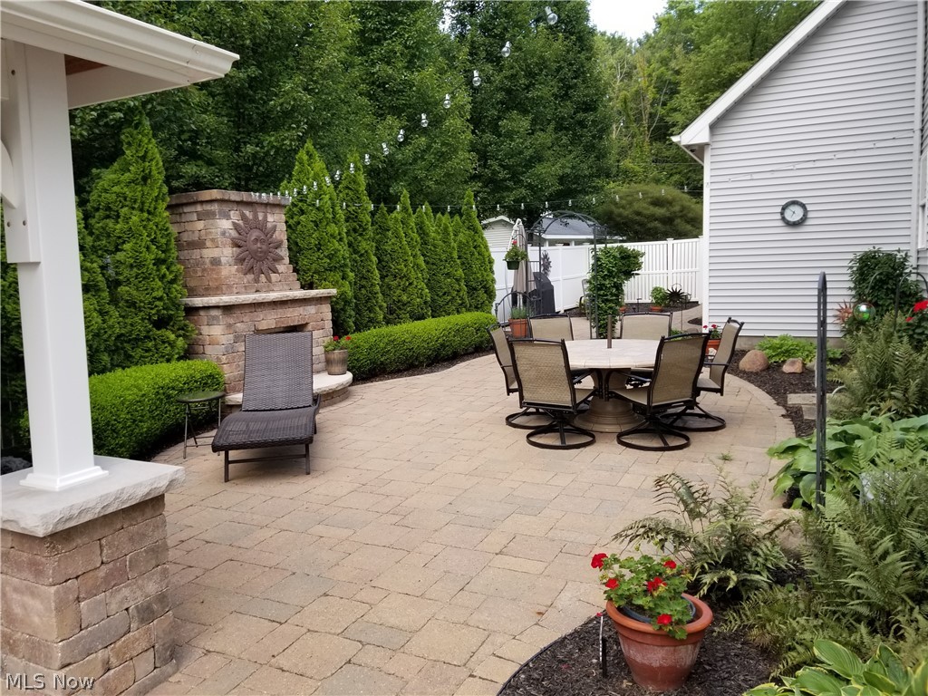3667 Spring Valley Road Akron, OH 44333 - Photo 7 of 34