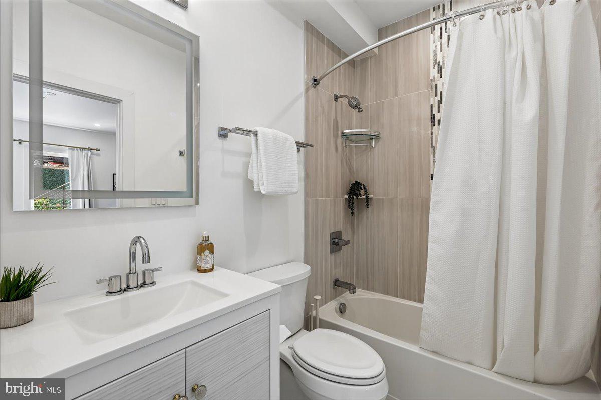 2429 Ontario Road Northwest, Unit 2 Washington, DC 20009 - Photo 25 of 52