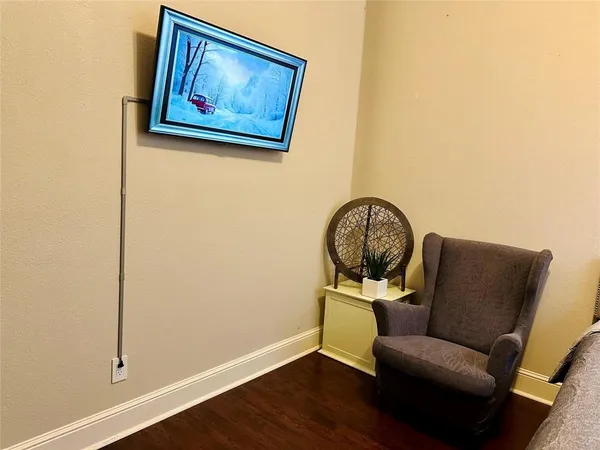 a picture of a couch in a room