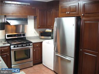 16 Limewood Road Levittown, PA 19056 - Photo 2 of 12 Kitchen