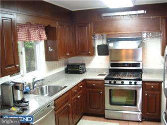 16 Limewood Road Levittown, PA 19056 - Photo 3 of 12 Kitchen