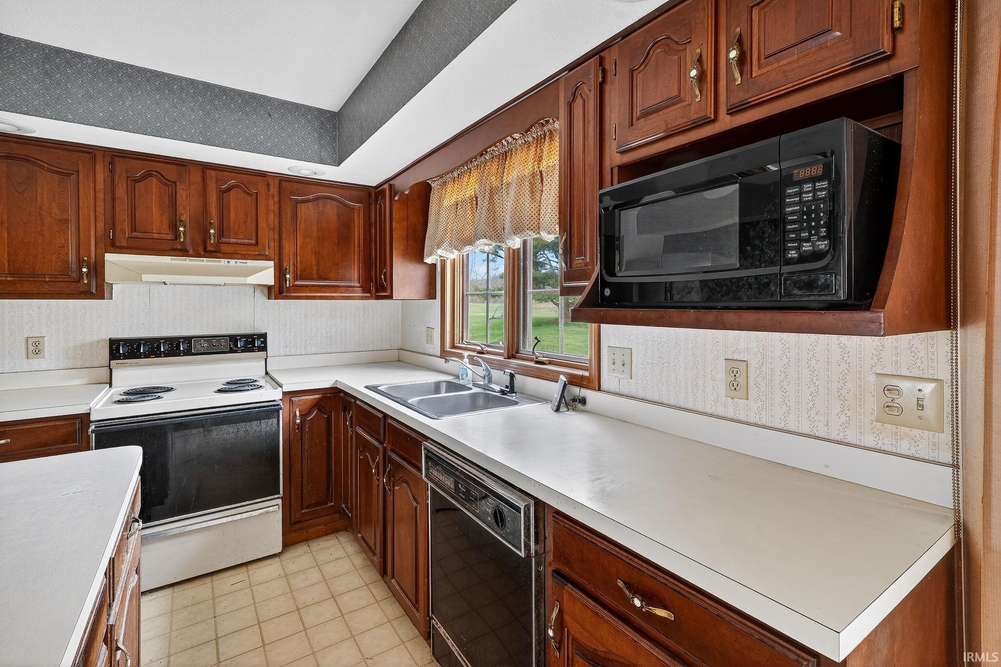 15533 Hunting Ridge Trail Granger, IN 46530 - Photo 12 of 36