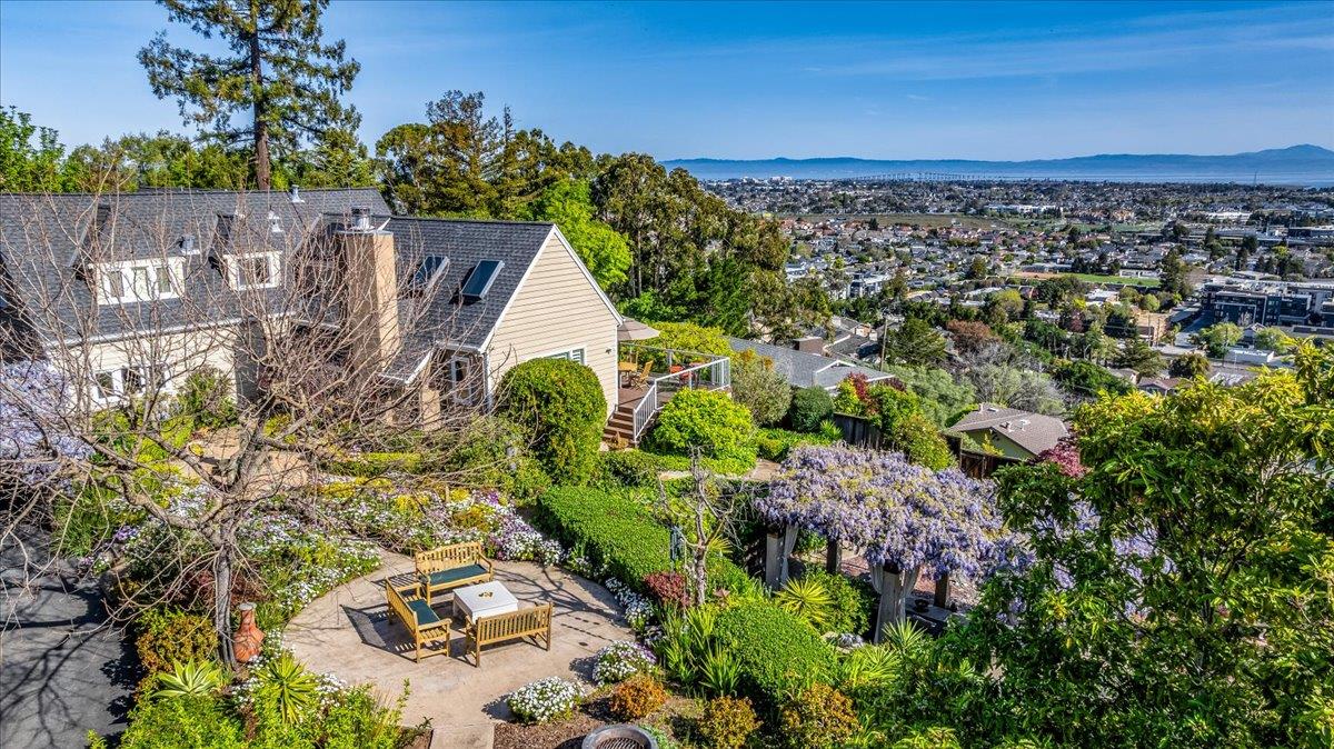 819 Holly Road Belmont, CA 94002 - Photo 14 of 75