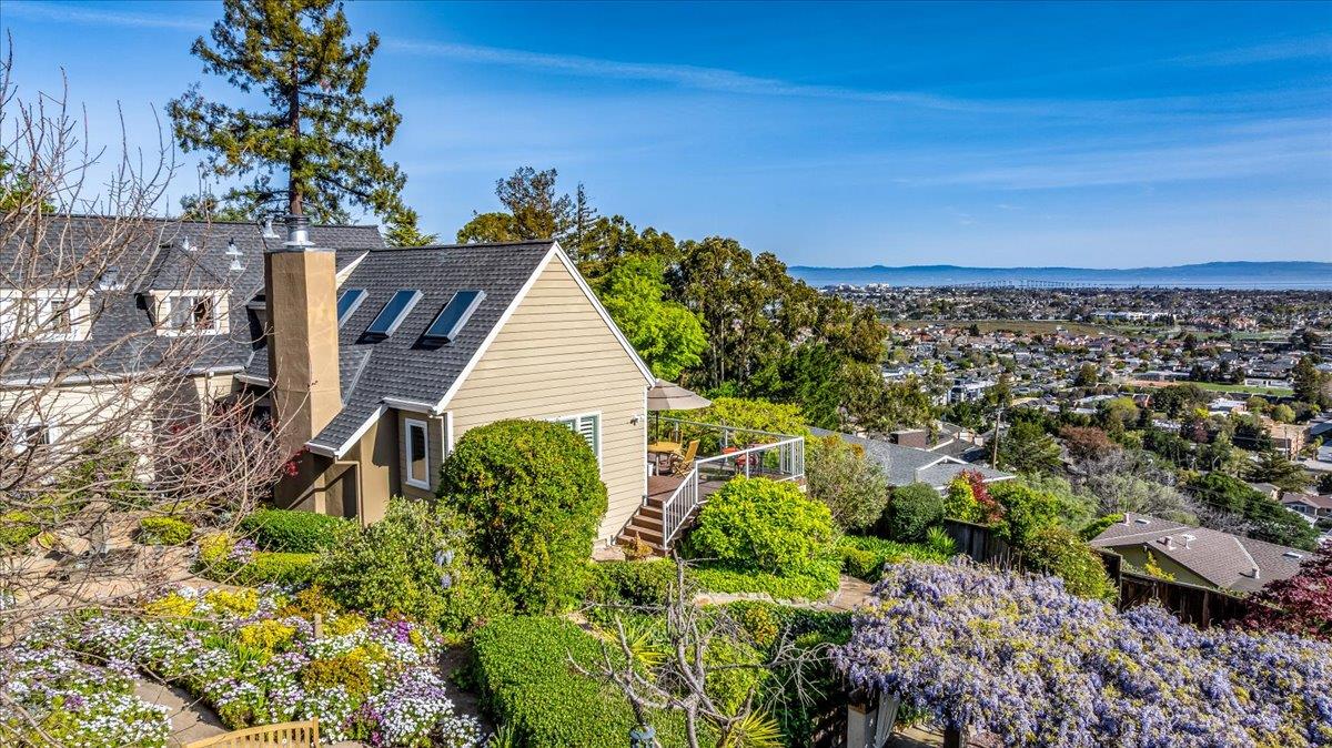 819 Holly Road Belmont, CA 94002 - Photo 16 of 75