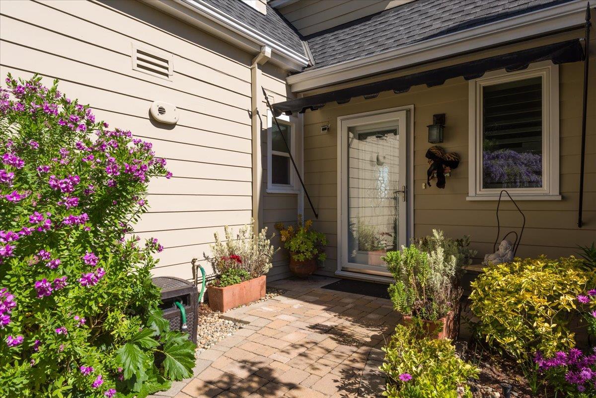 819 Holly Road Belmont, CA 94002 - Photo 17 of 75