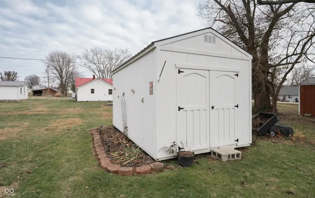 $199,500 | 6735 North Main Street, Freetown, IN 47235