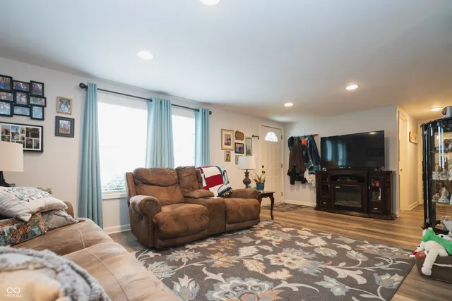 $199,500 | 6735 North Main Street, Freetown, IN 47235