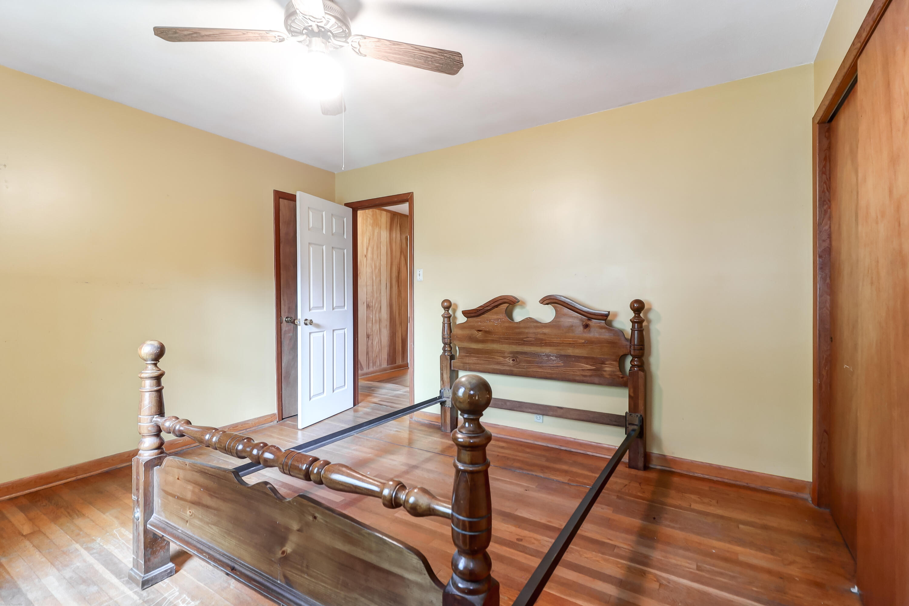 2016 Dogwood Road Charleston, SC 29414 - Photo 22 of 29 Bedroom 3
