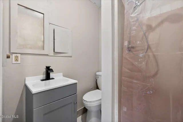 $279,900 | 1886 Ave B, Unit 1 2 3, Watervliet, NY 12189