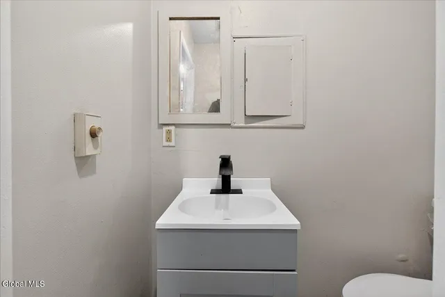 $279,900 | 1886 Ave B, Unit 1 2 3, Watervliet, NY 12189