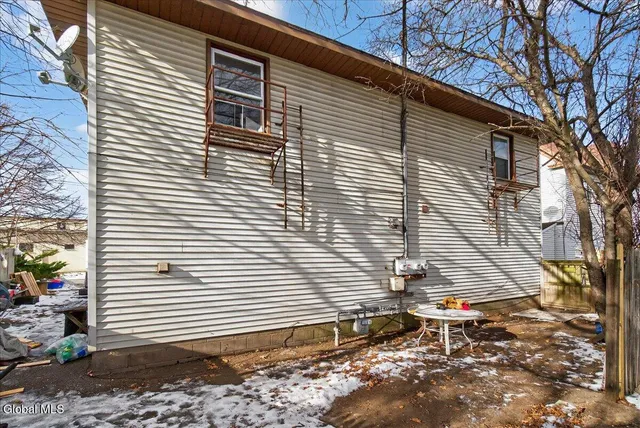 $279,900 | 1886 Ave B, Unit 1 2 3, Watervliet, NY 12189