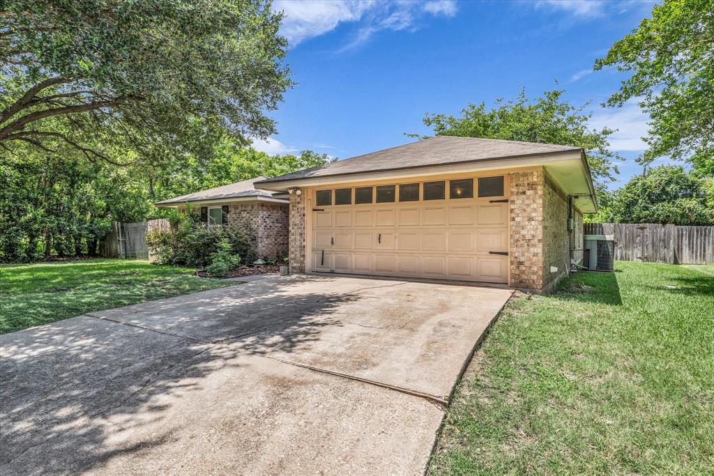 316 East Chapman Road Hewitt, TX 76643 - Photo 2 of 27