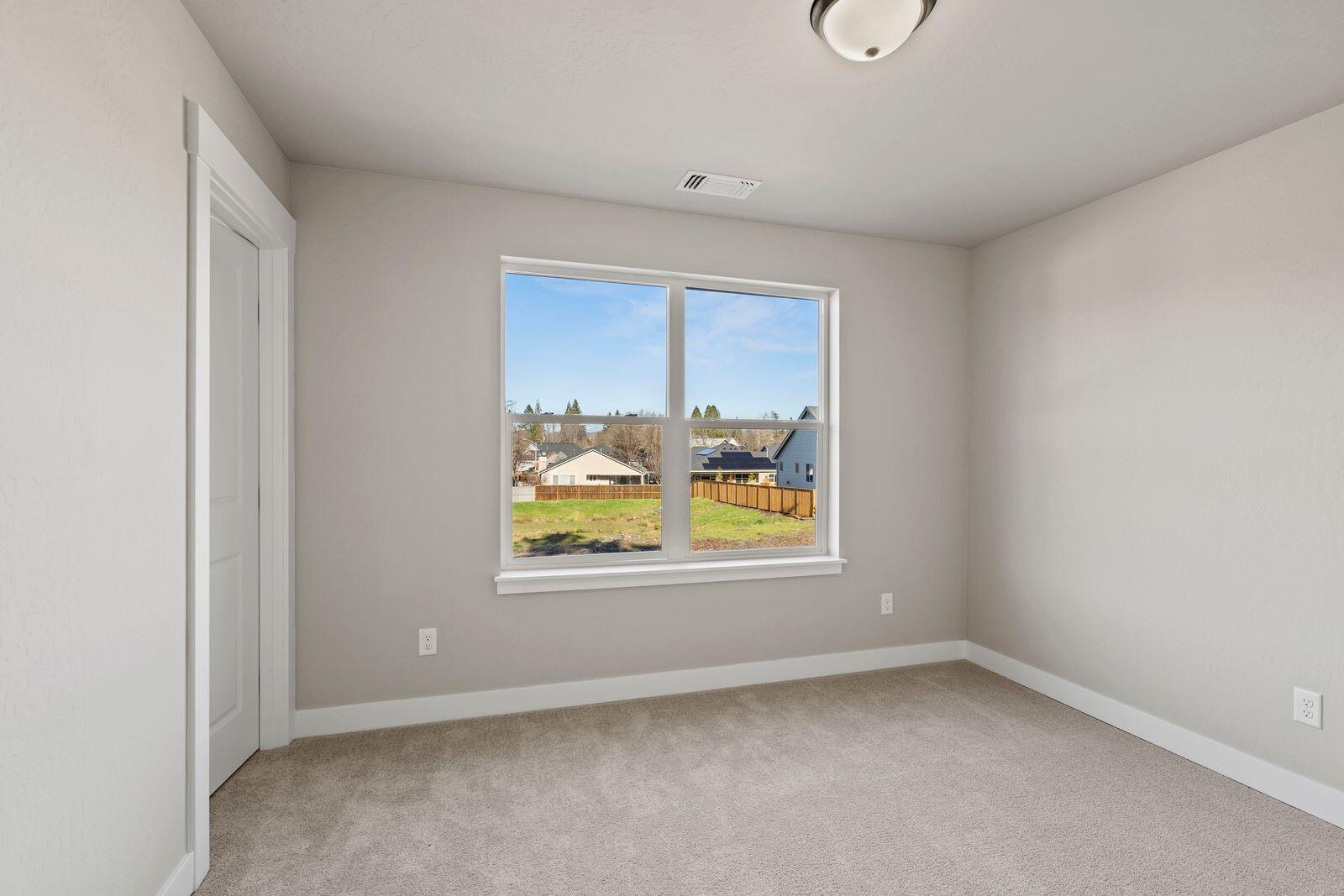 1135 Pumpkin Ridge, Unit 319 Eagle Point, OR 97524 - Photo 29 of 34 an empty room with windows and window