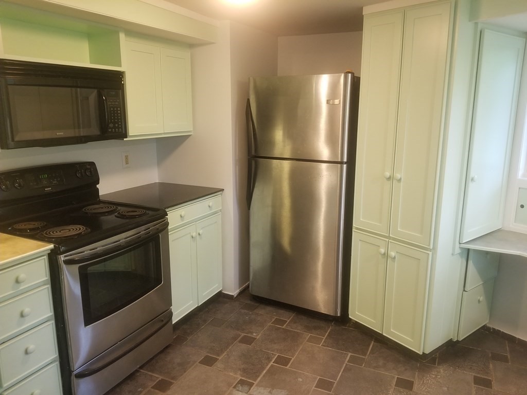35 West Farms Road Northampton, MA 01062 - Photo 3 of 12