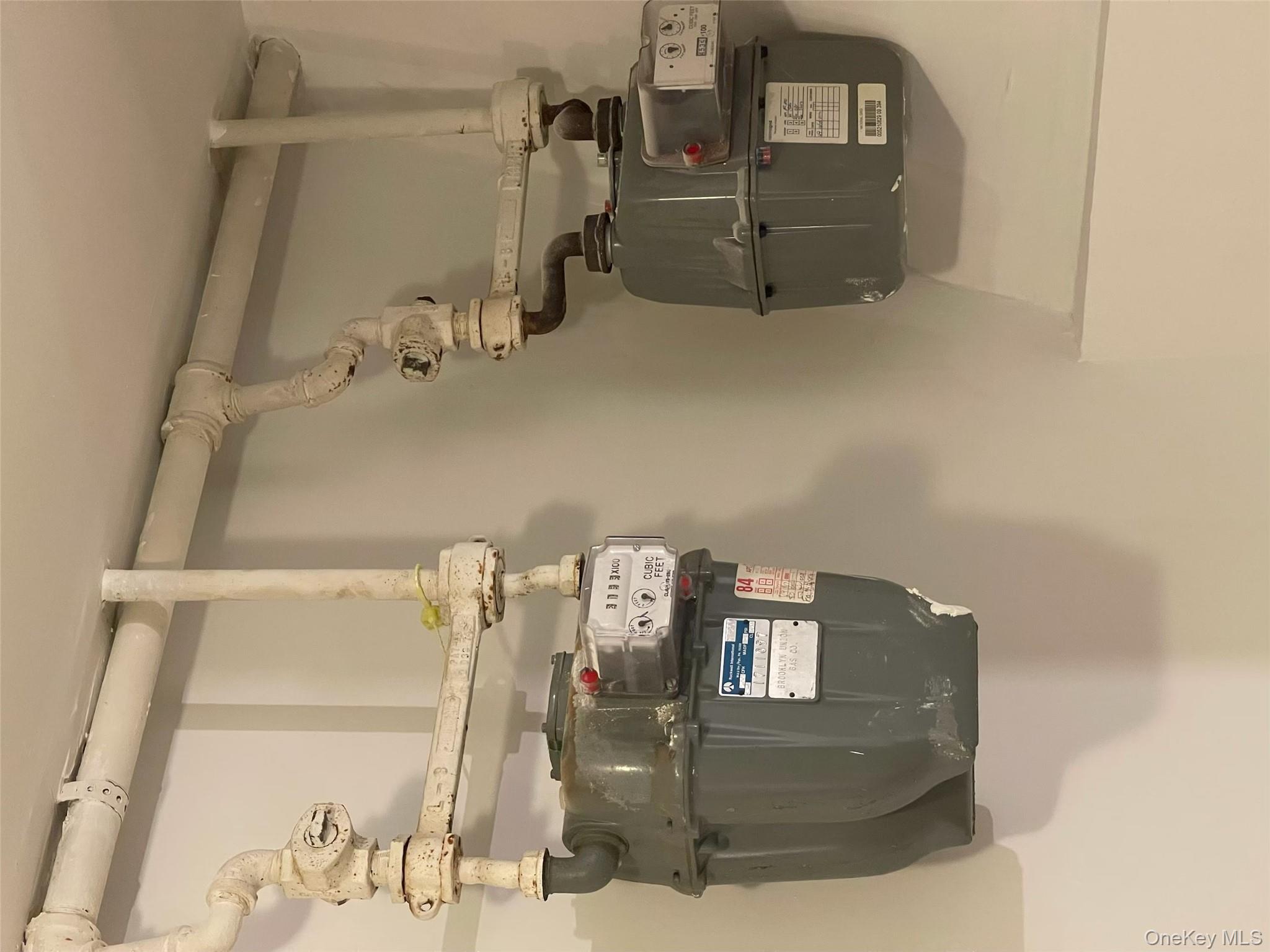 35-17 109th Street Queens, NY 11368 - Photo 2 of 4 a close view of stove