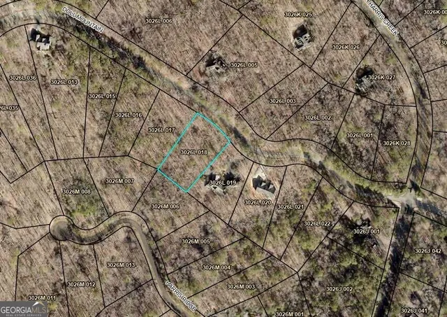 a view of a back yard