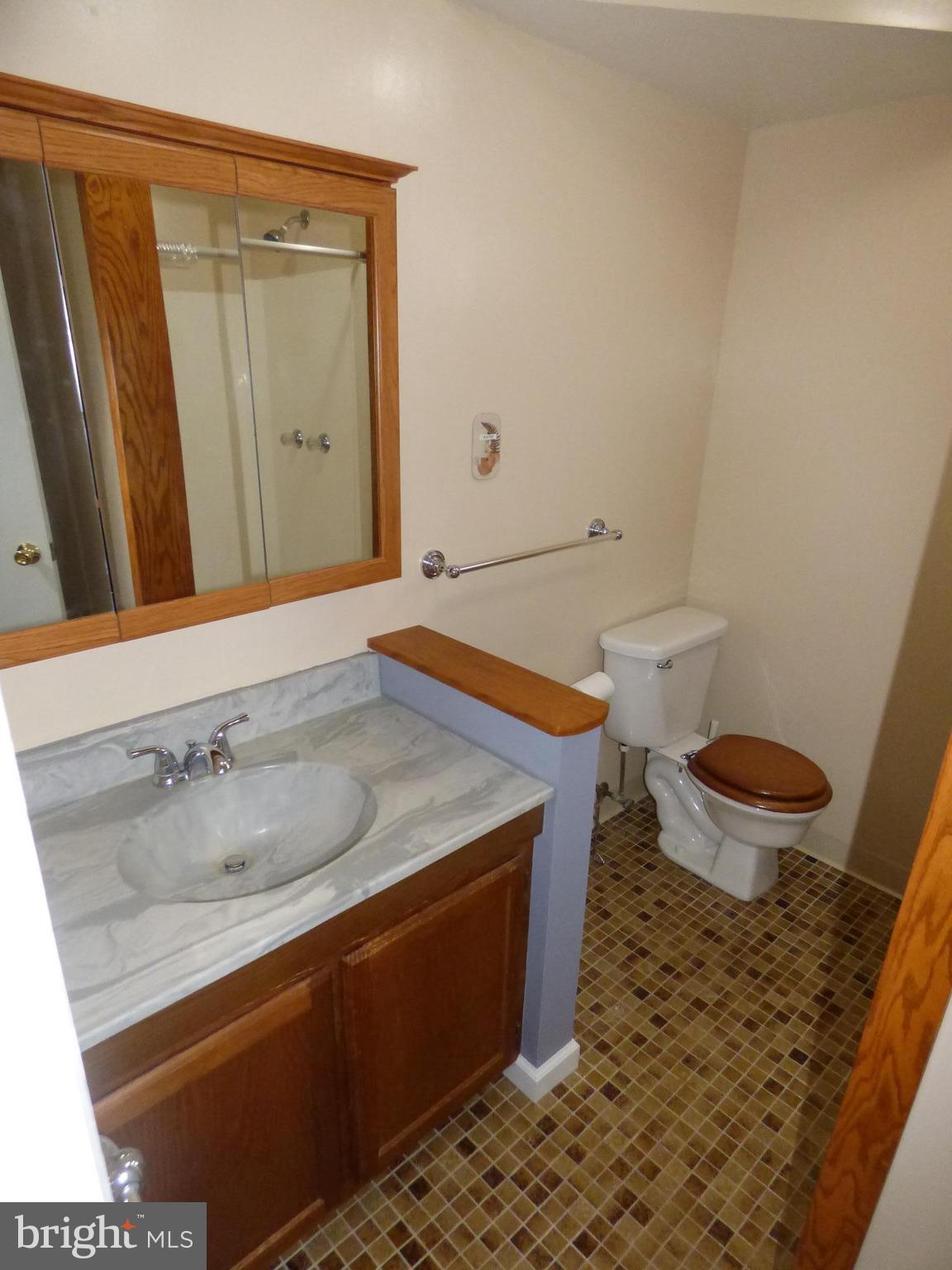 9200 Hawkins Creamery Road Gaithersburg, MD 20882 - Photo 20 of 28 Bath