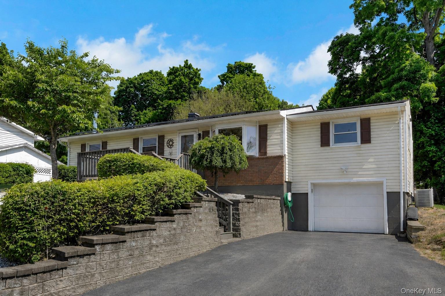 3 Ritter Drive Poughkeepsie, NY 12601 - Photo 4 of 49 Driveway