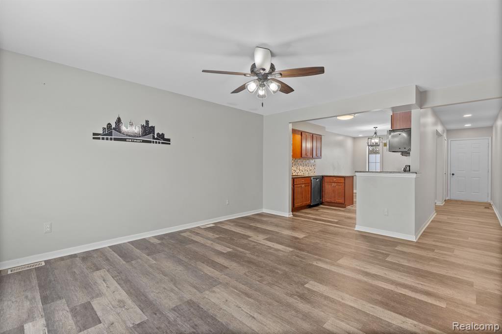 57269 Beaconsfield Road Washington, MI 48094 - Photo 11 of 29