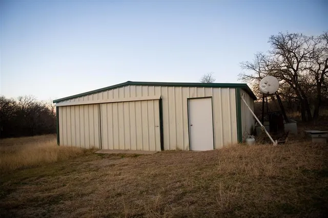 a picture of a lake view