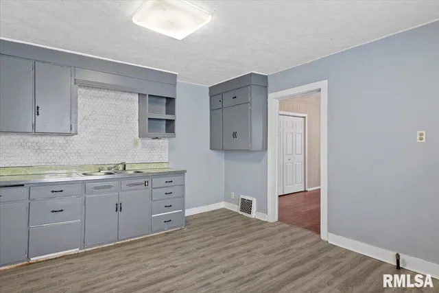 $99,900 | 1224 North Rutledge Street, Springfield, IL 62702