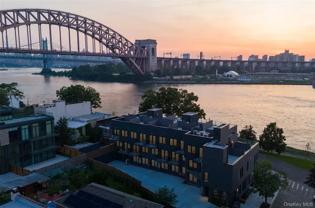 $1,125,000 | 21-31 Shore Boulevard, Unit 1E | Astoria